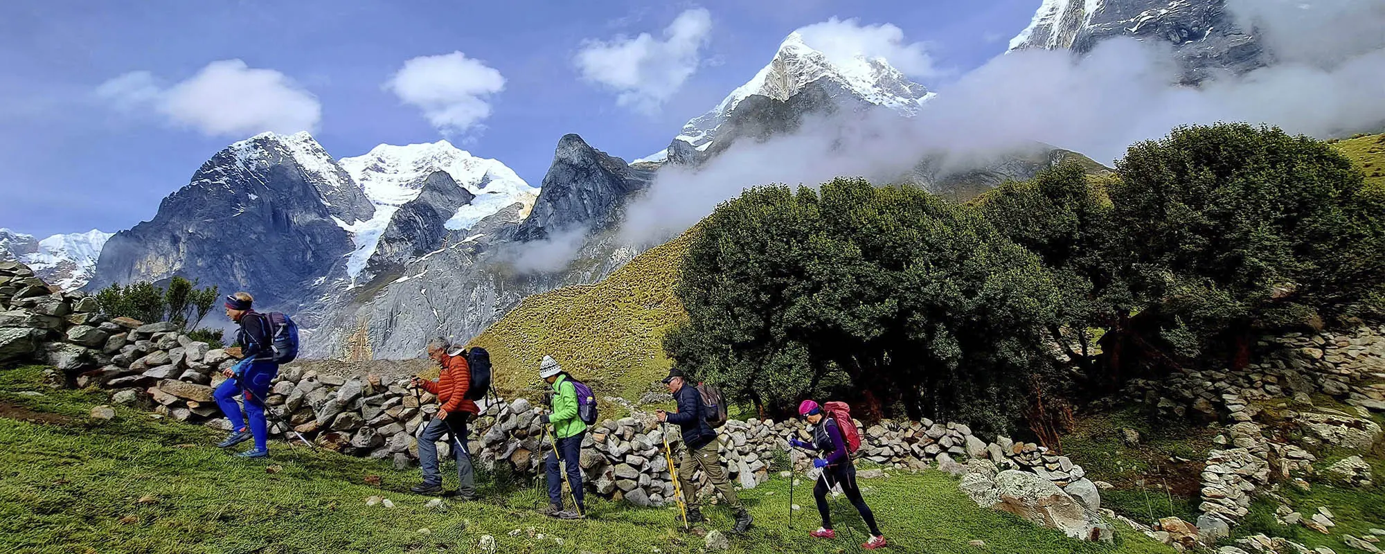 Turistas en la Laguna 69