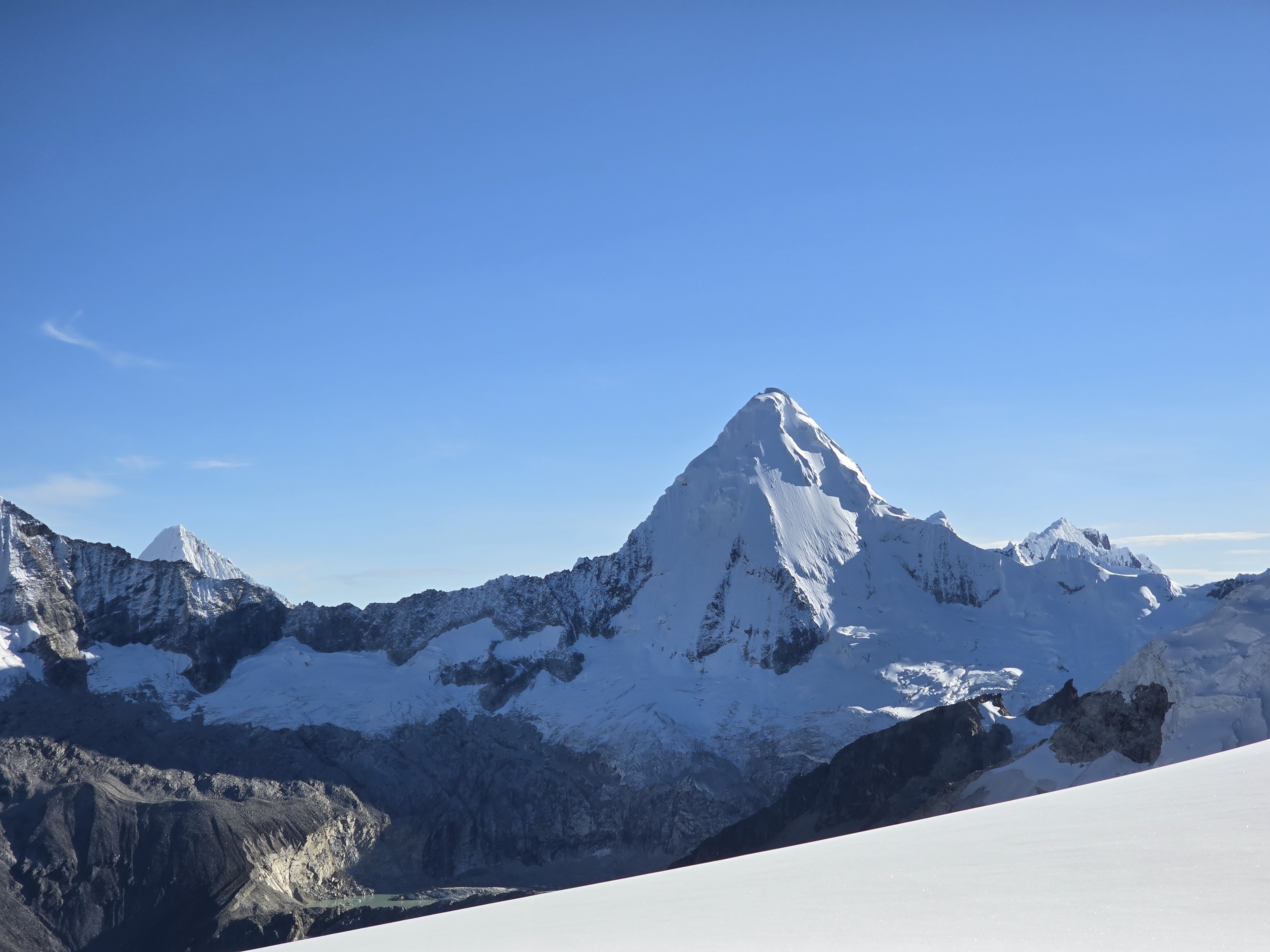 Montaña (Paramount Pictures) Artezonraju 6025 Msnm  - 1